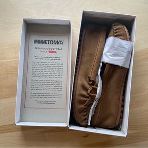 Minnetonka Kilty hardsole in dusty brown